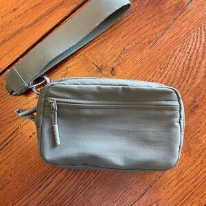 Iris and rainbow carry all wristlet wallet green